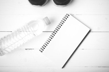 Fitness Ekipmanları siyah ve beyaz rengi stili