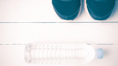 koşu ayakkabıları ve içme suyu vintage tarzı