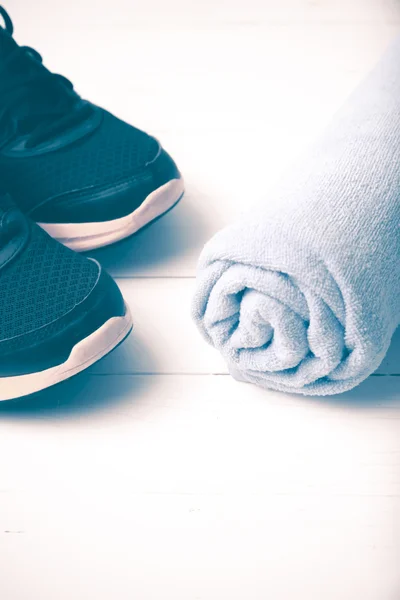 Παπούτσια για τρέξιμο και το στυλ vintage πετσέτα — Φωτογραφία Αρχείου