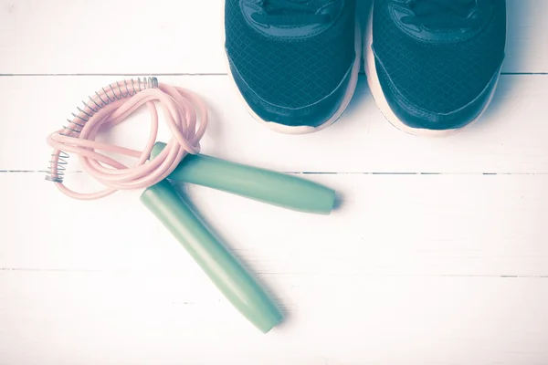 Running shoes and jumping rope vintage style — Stock Photo, Image