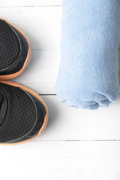 Zapatillas de correr y toalla — Foto de Stock