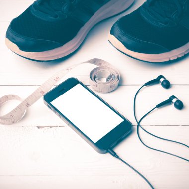 koşu ayakkabıları, teyp ve telefon vintage tarzı ölçme