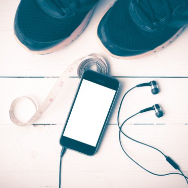 koşu ayakkabıları, teyp ve telefon vintage tarzı ölçme