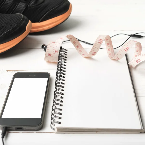 Loopschoenen, meten tape-, laptop- en telefoon — Stockfoto