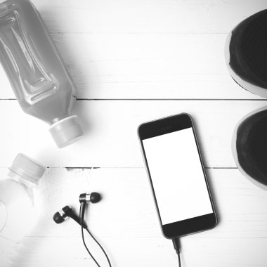koşu ayakkabıları, portakal suyu, içme suyu ve telefon siyah ve wh
