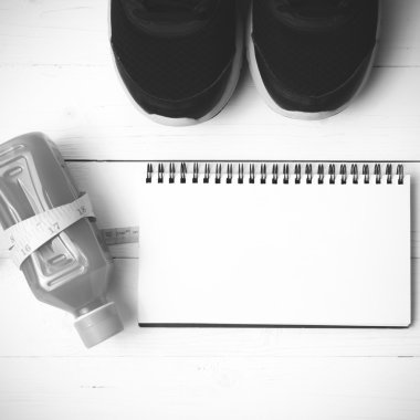 koşu ayakkabıları, portakal suyu, teyp ve not defteri siyah ölçme ve 