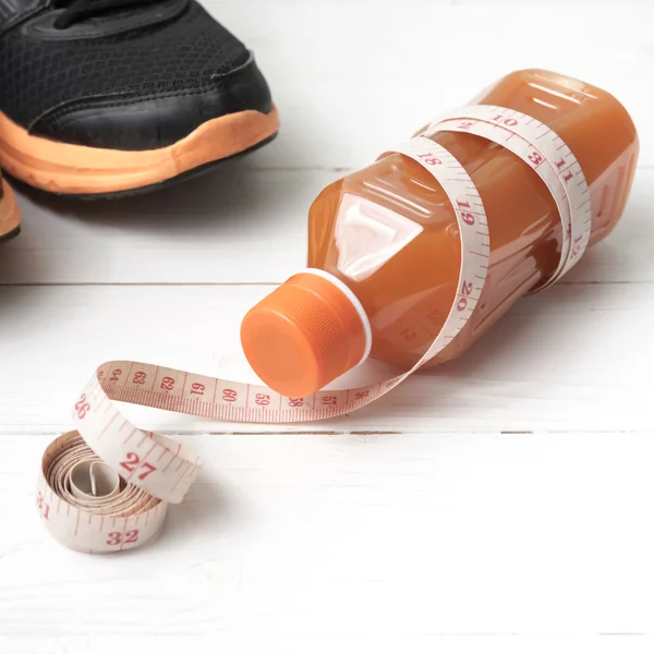 Running shoes,orange juice and phone — Stock Photo, Image