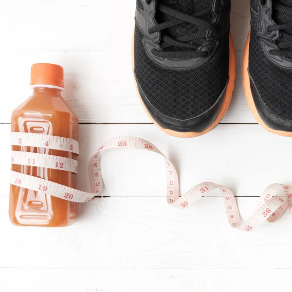 跑步鞋、 橙汁和电话 — 图库照片