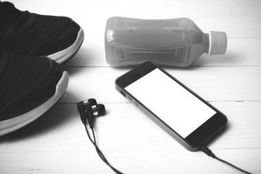 koşu ayakkabıları, portakal suyu ve telefon siyah ve beyaz rengi 