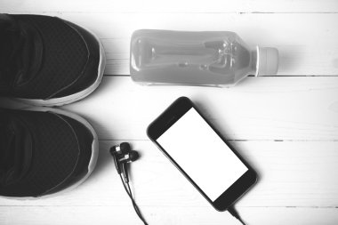 koşu ayakkabıları, portakal suyu ve telefon siyah ve beyaz rengi 