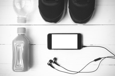 koşu ayakkabıları, portakal suyu, içme suyu ve telefon siyah ve wh
