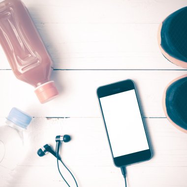 koşu ayakkabıları, portakal suyu, içme suyu ve telefon vintage sesi