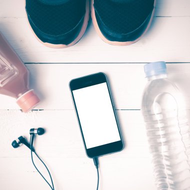koşu ayakkabıları, portakal suyu, içme suyu ve telefon vintage sesi