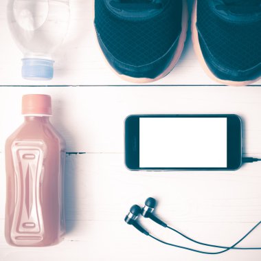koşu ayakkabıları, portakal suyu, içme suyu ve telefon vintage sesi