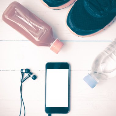 koşu ayakkabıları, portakal suyu, içme suyu ve telefon vintage sesi