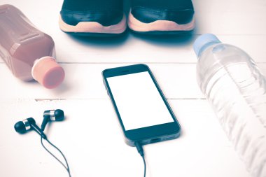koşu ayakkabıları, portakal suyu, içme suyu ve telefon vintage sesi
