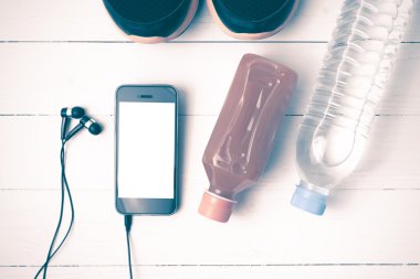 koşu ayakkabıları, portakal suyu, içme suyu ve telefon vintage sesi