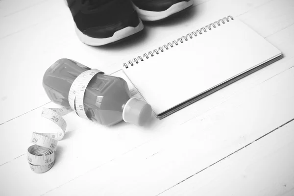 Running shoes,orange juice,measuring tape and notepad black and — Stock Photo, Image