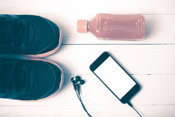 跑鞋, 橙汁和手机复古色调颜色风格 — 图库照片