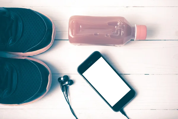 跑鞋, 橙汁和手机复古色调颜色风格 — 图库照片