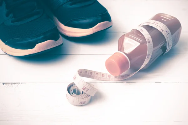 Laufschuhe, Orangensaft und Telefon Vintage-Farbton Stil — Stockfoto