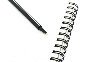 siyah kalemi ile üzerine beyaz izole defter