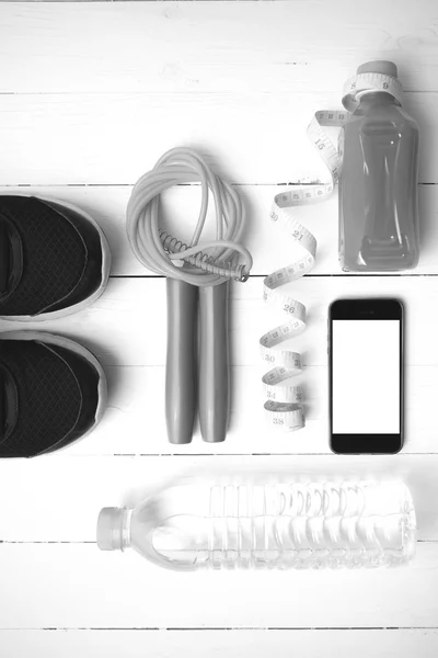 Фитнес-оборудование на белом фоне дерева винтажный стиль черный — стоковое фото