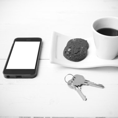 tanımlama bilgisi, telefon ve anahtar siyah ve beyaz renk ile kahve fincanı