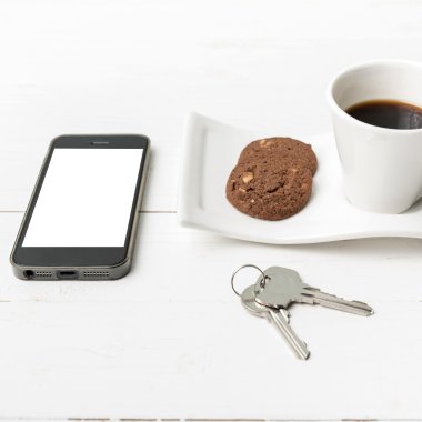 kahve fincanı ile tanımlama bilgisi, telefon ve anahtar