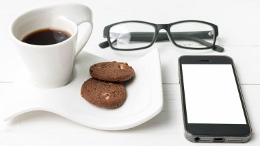 tanımlama bilgisi, telefon ve gözlük ile kahve fincanı 