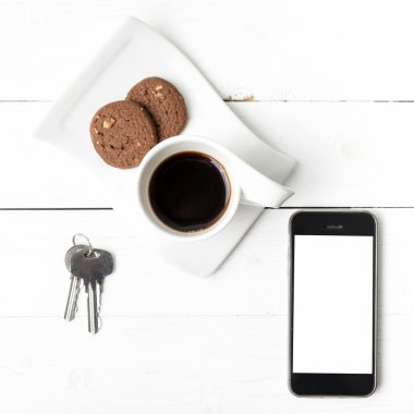 kahve fincanı ile tanımlama bilgisi, telefon ve anahtar
