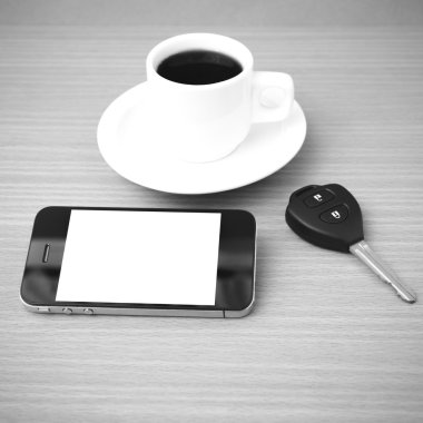 Kahve Kupası ve telefon ve araba anahtar