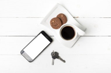kahve fincanı ile tanımlama bilgisi, telefon ve anahtar