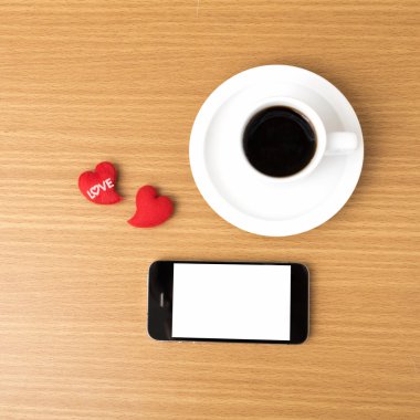 kahve fincanı ve telefon ve kalp