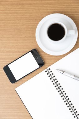 kahve fincanı ve telefon ve not defteri