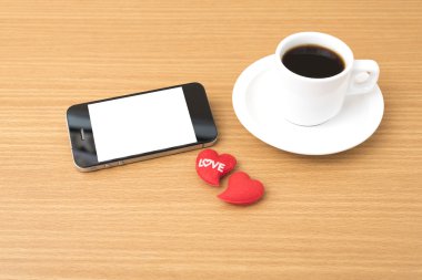kahve fincanı ve telefon ve kalp