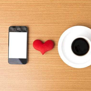 kahve fincanı ve telefon ve kalp