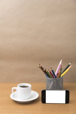kahve fincanı ve telefon ile renk kalem