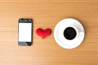 kahve fincanı ve telefon ve kalp