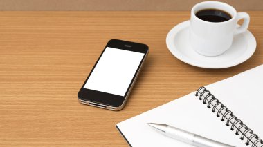 kahve fincanı ve telefon ve not defteri