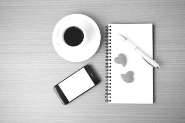 kahve, telefon, not defteri ve kalp