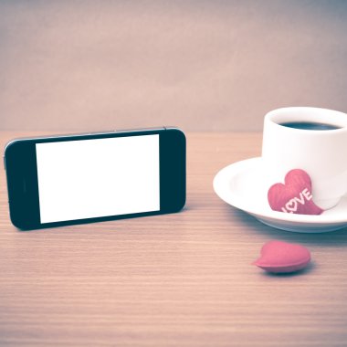 kahve fincanı ve telefon ve kalp