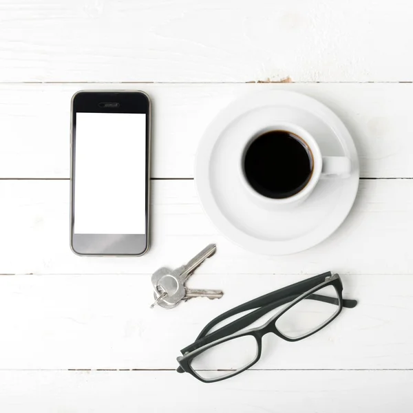 전화, 안경, 키와 커피 컵 — 스톡 사진