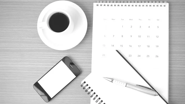 Kaffee, Telefon, Notizblock und Kalender — Stockfoto