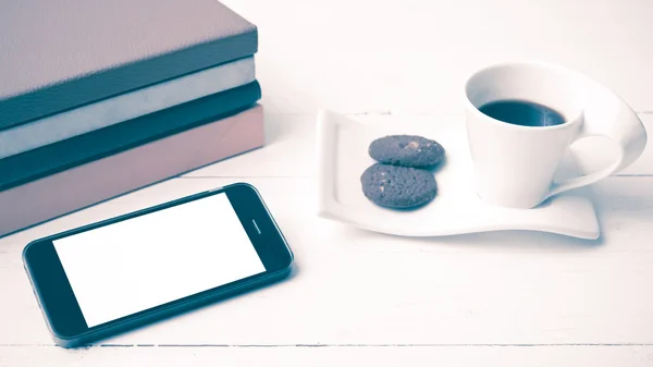 Coffe cup with cookie,phone and stack of book vintage style — Stock Photo, Image