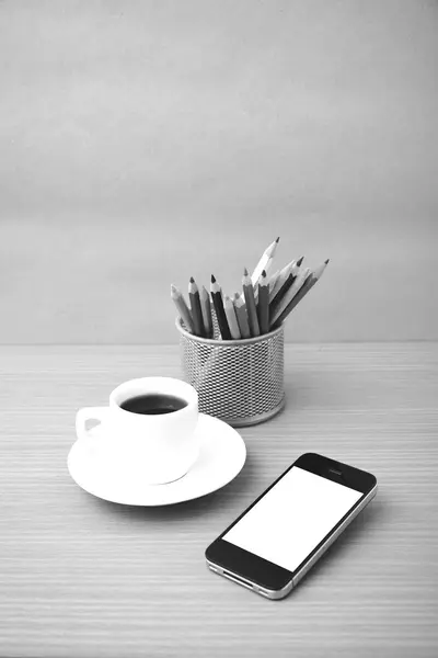 Taza de café y teléfono con lápiz de color —  Fotos de Stock