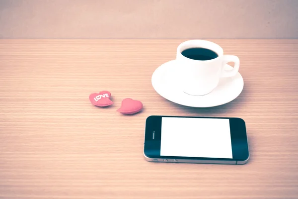 Filiżanka kawy i telefon i serca — Zdjęcie stockowe