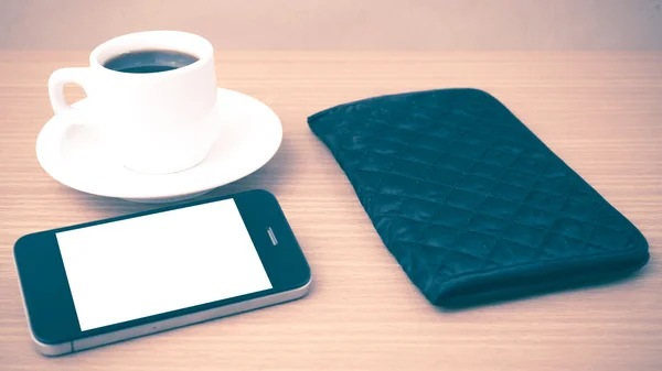 Kahve fincanı ve telefonu ve cüzdanı — Stok fotoğraf