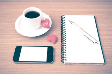 kahve, telefon, not defteri ve kalp