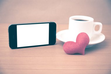 kahve fincanı ve telefon ve kalp